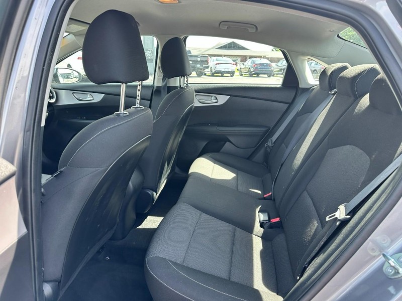Kia Forte Vehicle Image 08