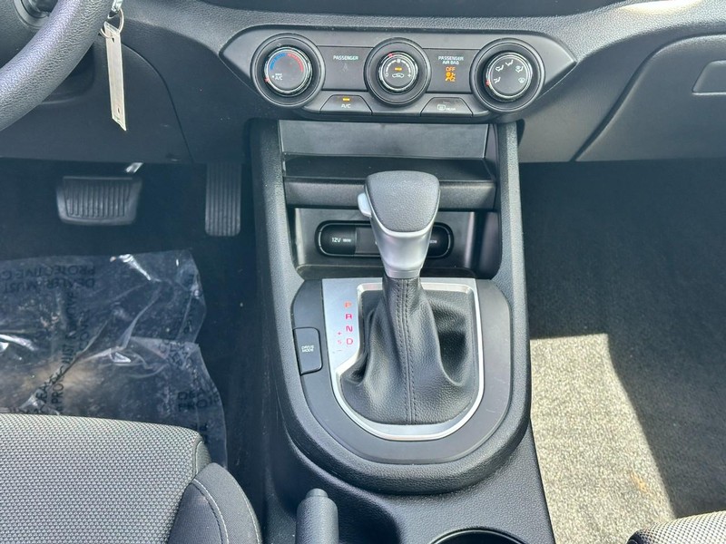 Kia Forte Vehicle Image 12