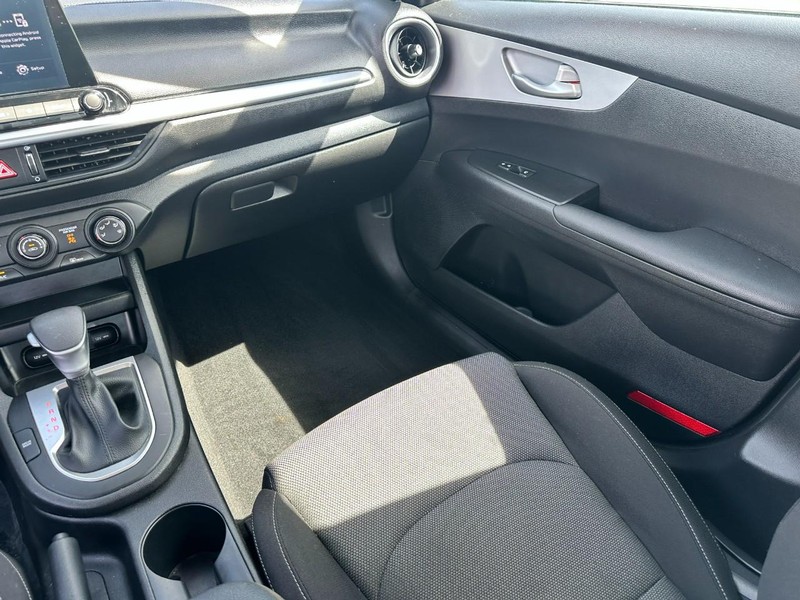 Kia Forte Vehicle Image 13