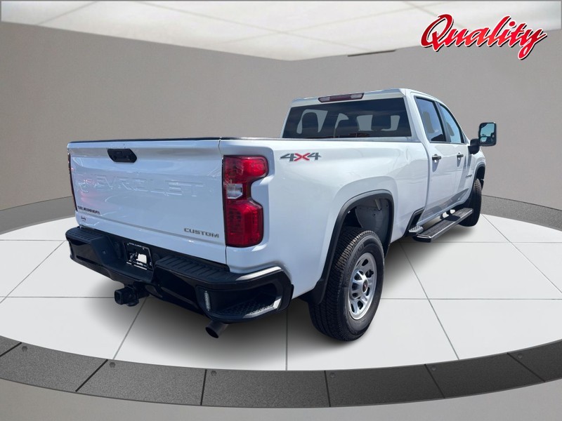Chevrolet Silverado 2500HD Vehicle Image 03