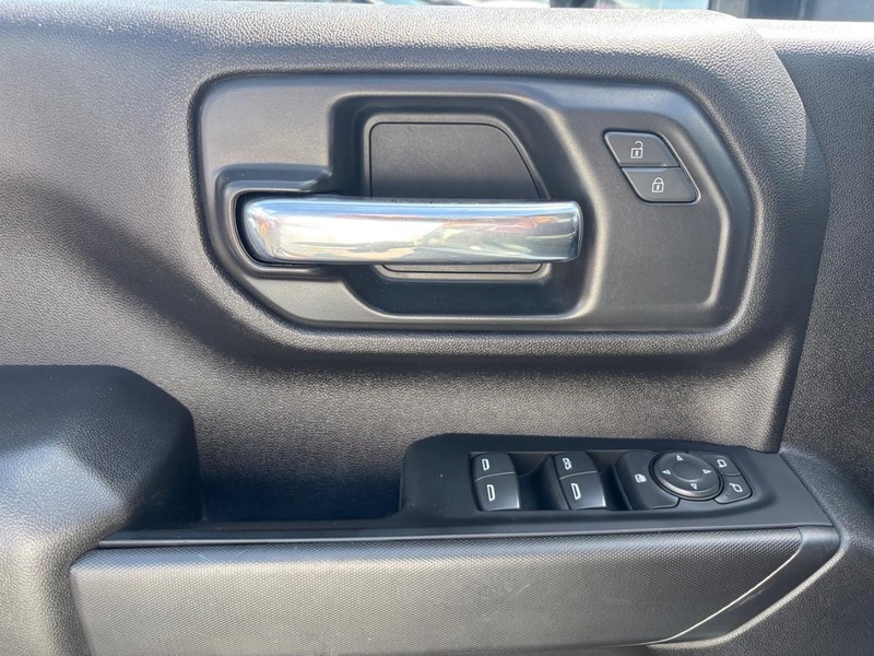 Chevrolet Silverado 2500HD Vehicle Image 09