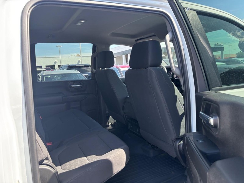 Chevrolet Silverado 2500HD Vehicle Image 12