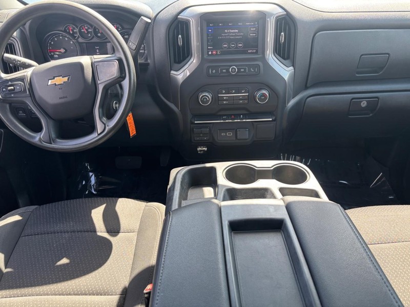 Chevrolet Silverado 2500HD Vehicle Image 13