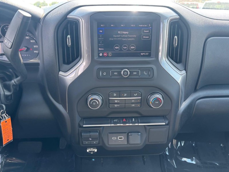 Chevrolet Silverado 2500HD Vehicle Image 15