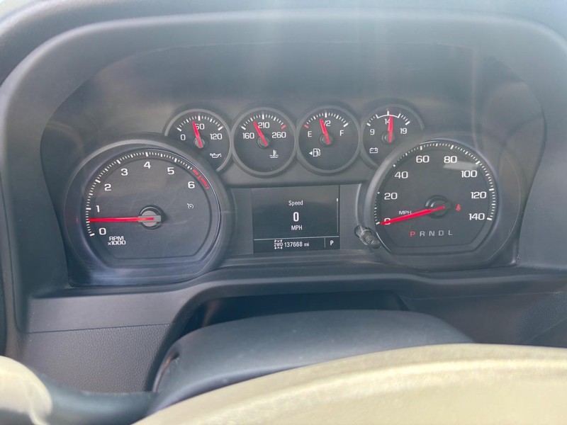 Chevrolet Silverado 2500HD Vehicle Image 18