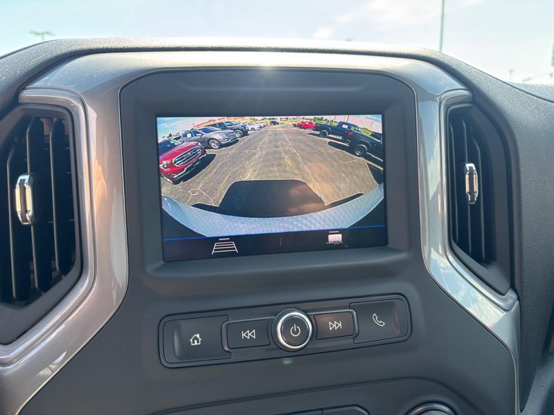 Chevrolet Silverado 2500HD Vehicle Image 19