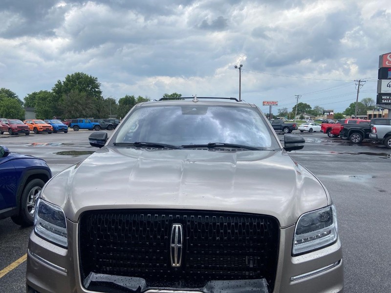 Lincoln Navigator Vehicle Image 02