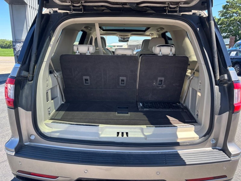 Lincoln Navigator Vehicle Image 06