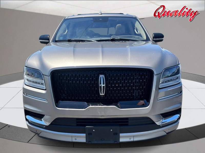 Lincoln Navigator Vehicle Image 10