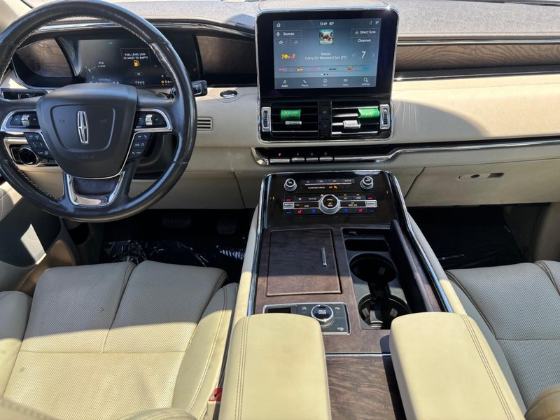 Lincoln Navigator Vehicle Image 13
