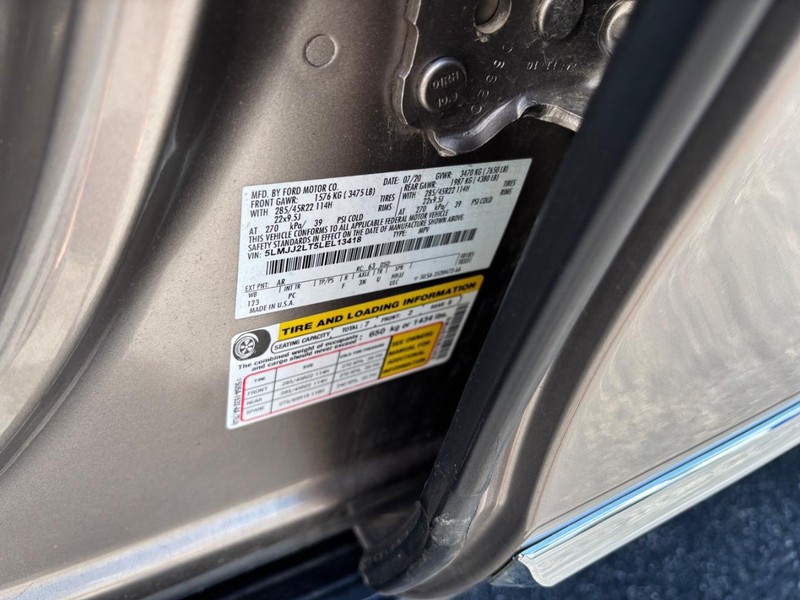 Lincoln Navigator Vehicle Image 17