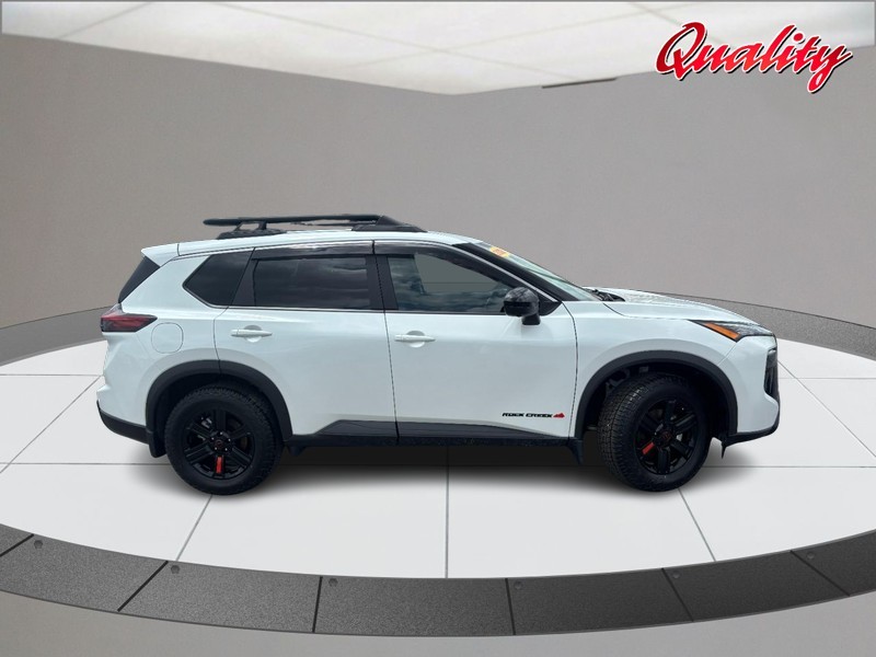 Nissan Rogue Vehicle Image 02
