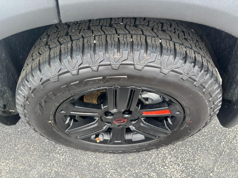 Nissan Rogue Vehicle Image 06