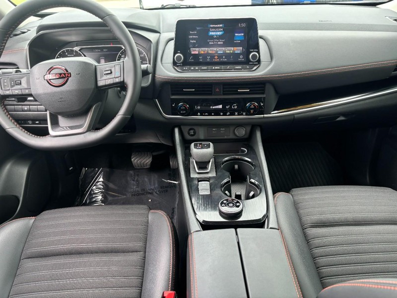 Nissan Rogue Vehicle Image 13