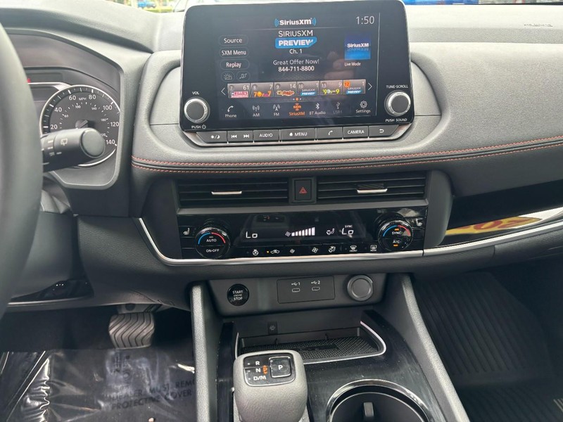 Nissan Rogue Vehicle Image 15