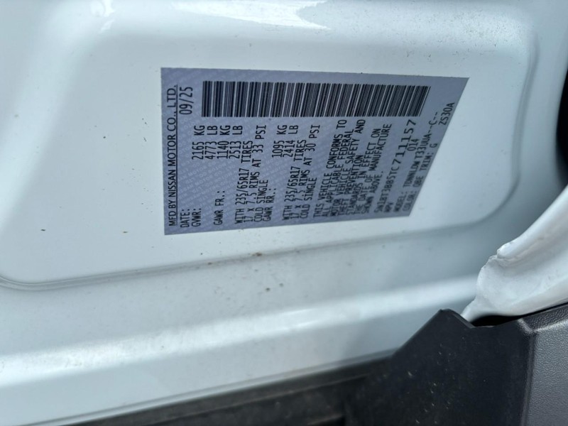 Nissan Rogue Vehicle Image 17