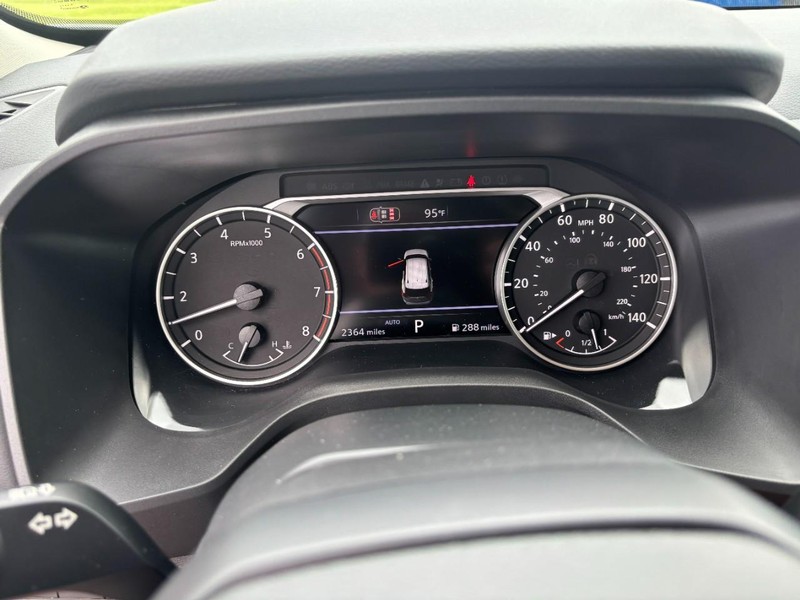 Nissan Rogue Vehicle Image 18