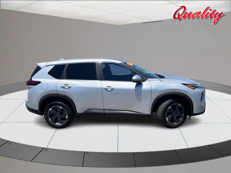 Nissan Rogue Vehicle Image 02