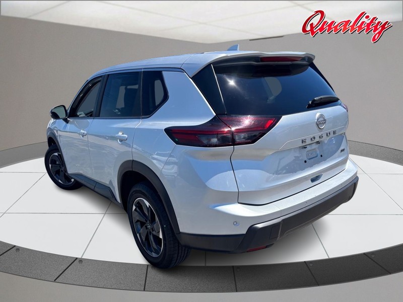 Nissan Rogue Vehicle Image 05