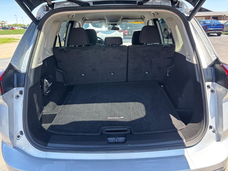 Nissan Rogue Vehicle Image 06
