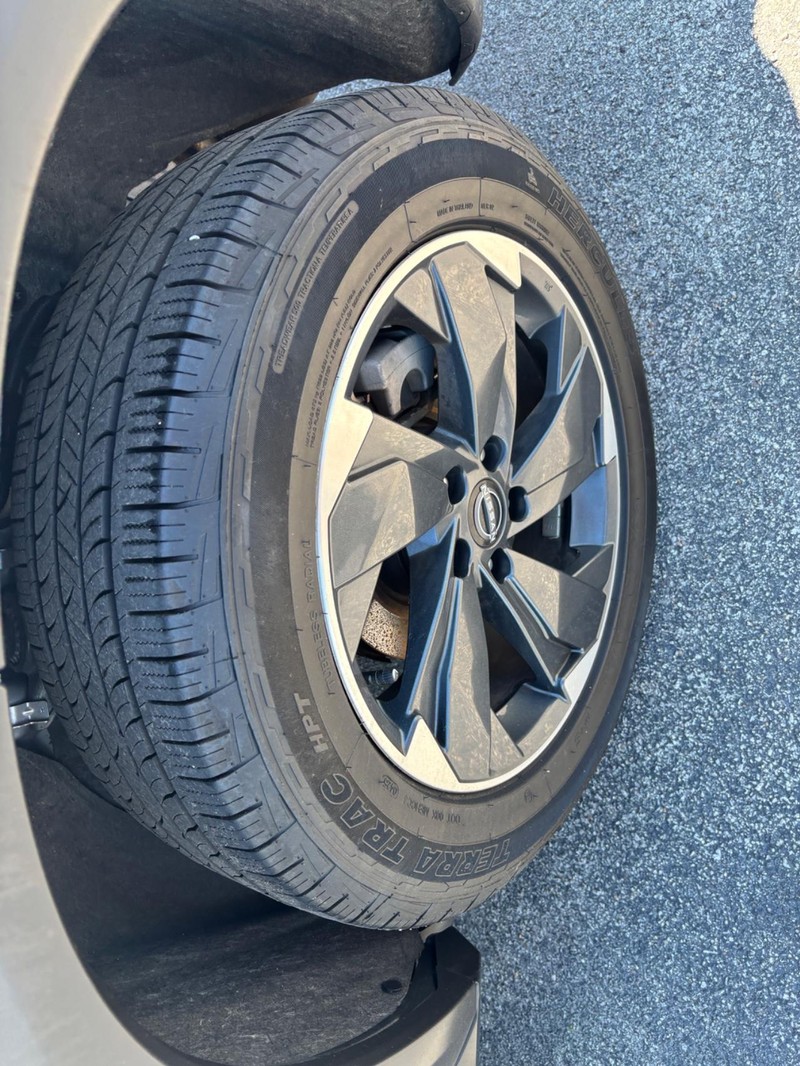 Nissan Rogue Vehicle Image 07