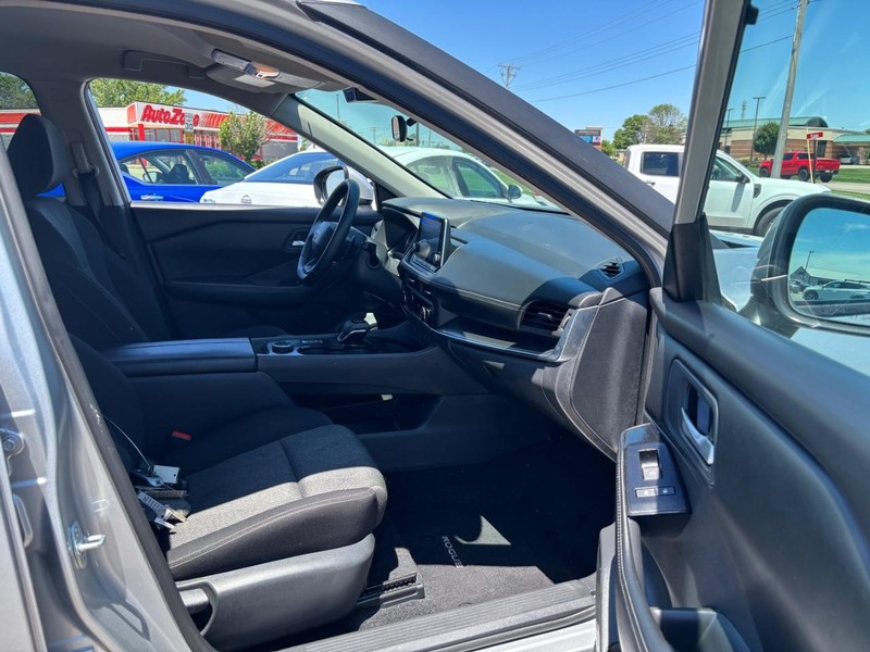 Nissan Rogue Vehicle Image 11