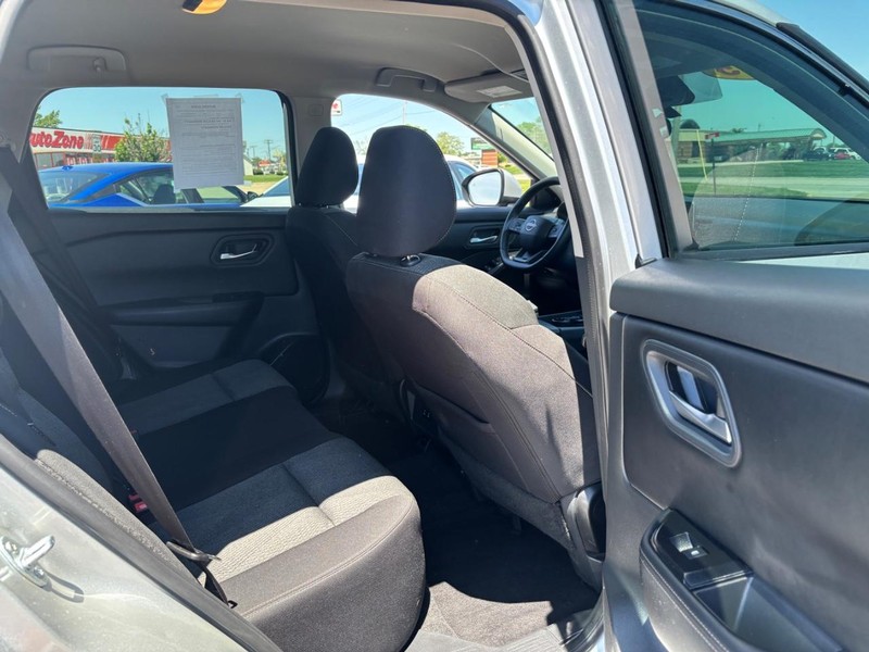 Nissan Rogue Vehicle Image 12