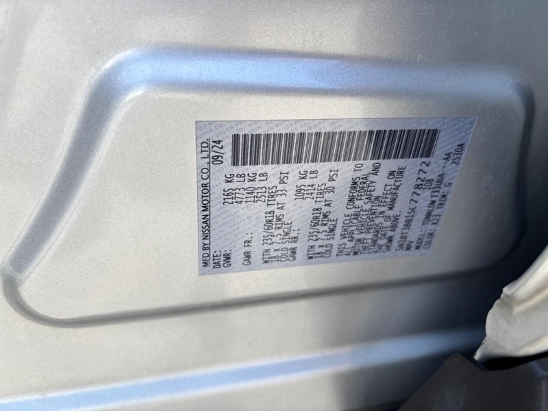 Nissan Rogue Vehicle Image 17