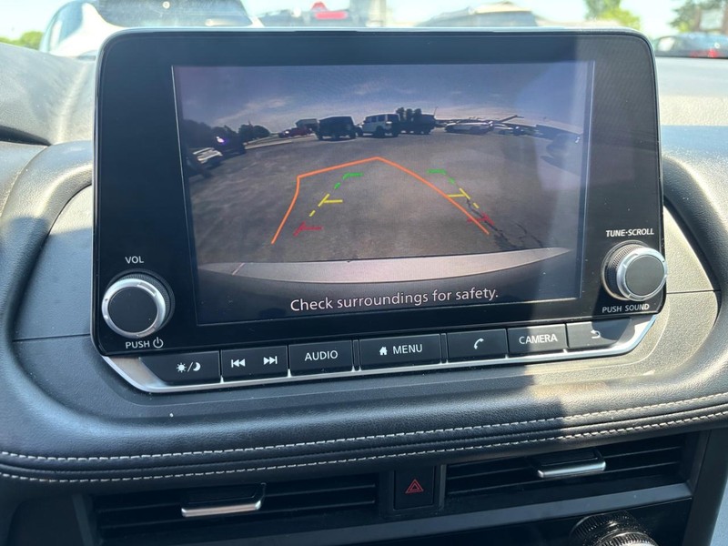 Nissan Rogue Vehicle Image 19