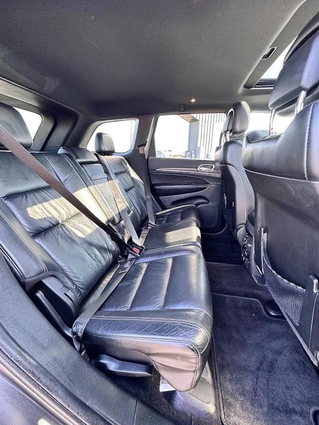 Jeep Grand Cherokee Vehicle Image 09