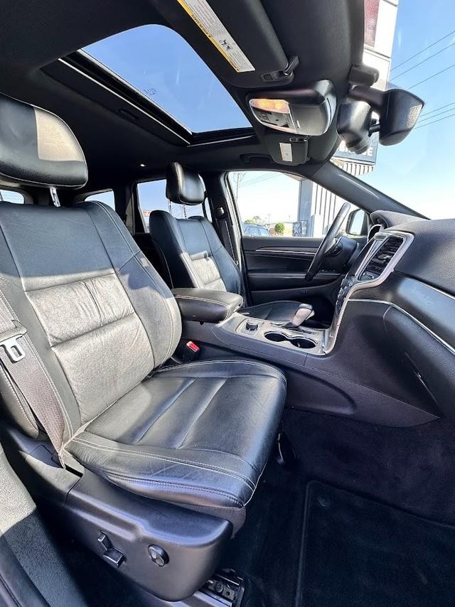Jeep Grand Cherokee Vehicle Image 11