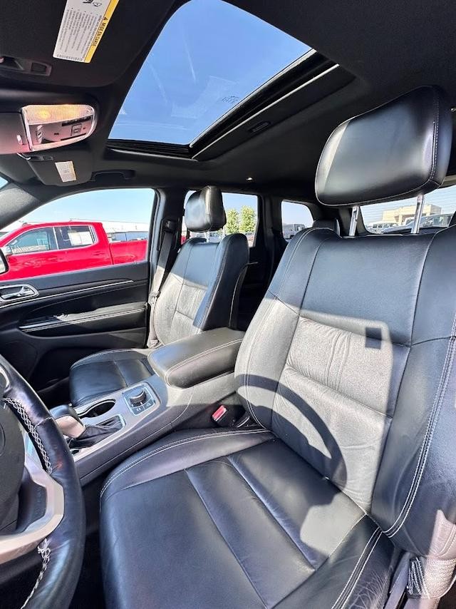 Jeep Grand Cherokee Vehicle Image 14