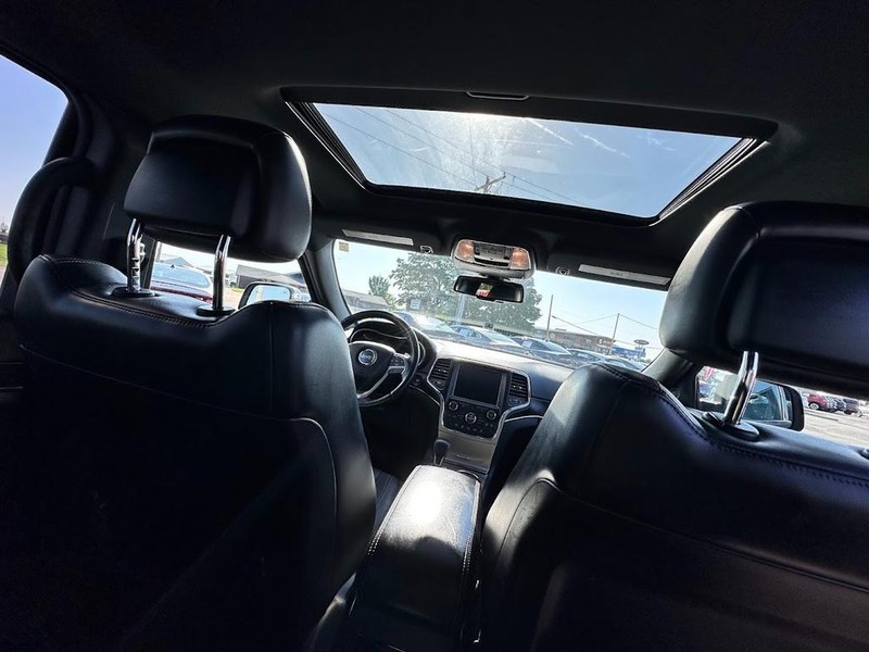 Jeep Grand Cherokee Vehicle Image 10