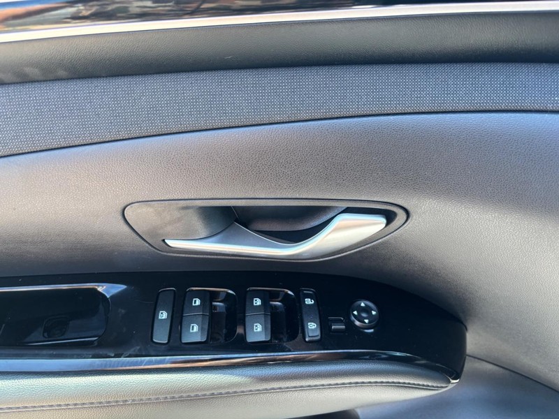 Hyundai Tucson Vehicle Image 09