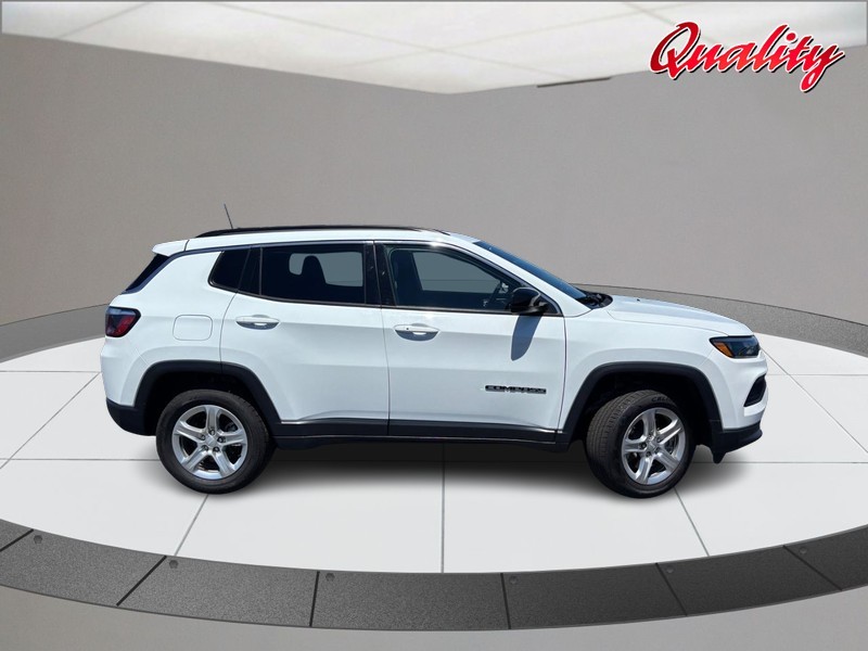 Jeep Compass Vehicle Image 02