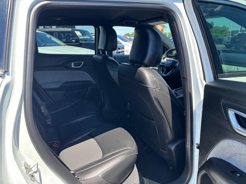 Jeep Compass Vehicle Image 12