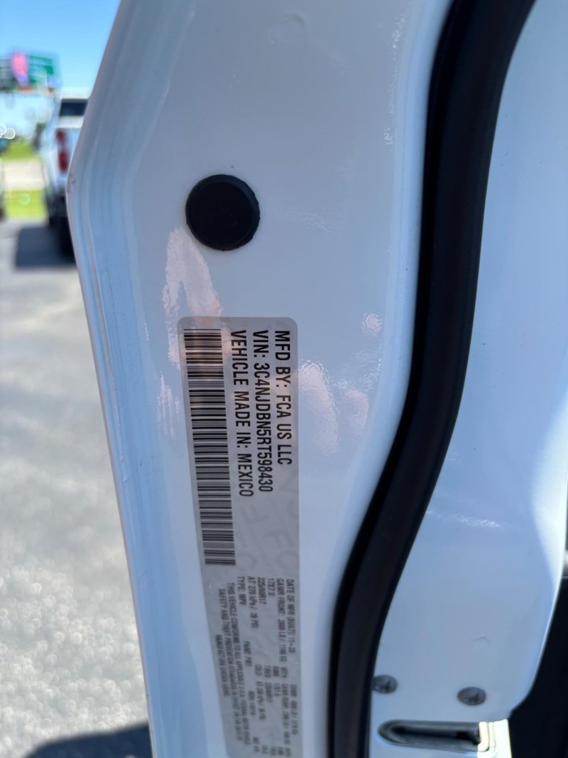Jeep Compass Vehicle Image 17
