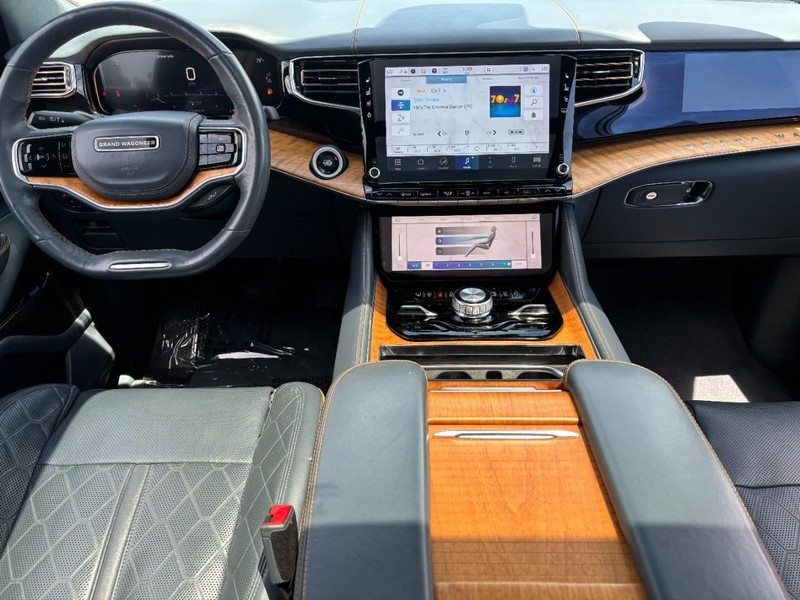 Jeep Grand Wagoneer Vehicle Image 13