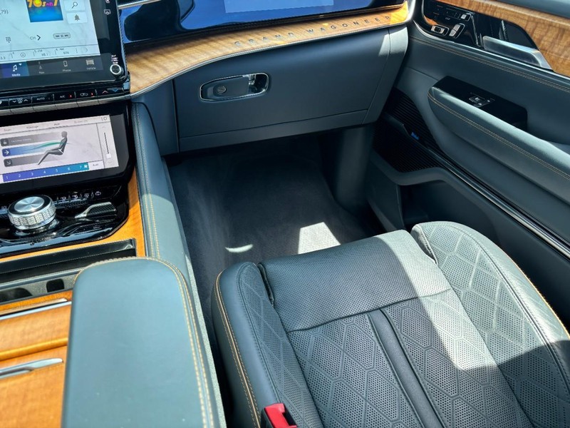 Jeep Grand Wagoneer Vehicle Image 16