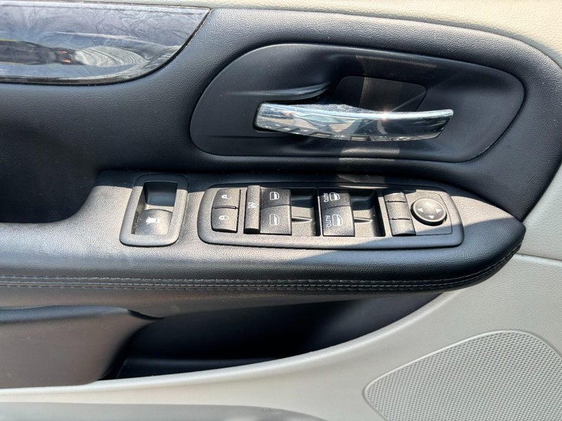 Dodge Grand Caravan Vehicle Image 09
