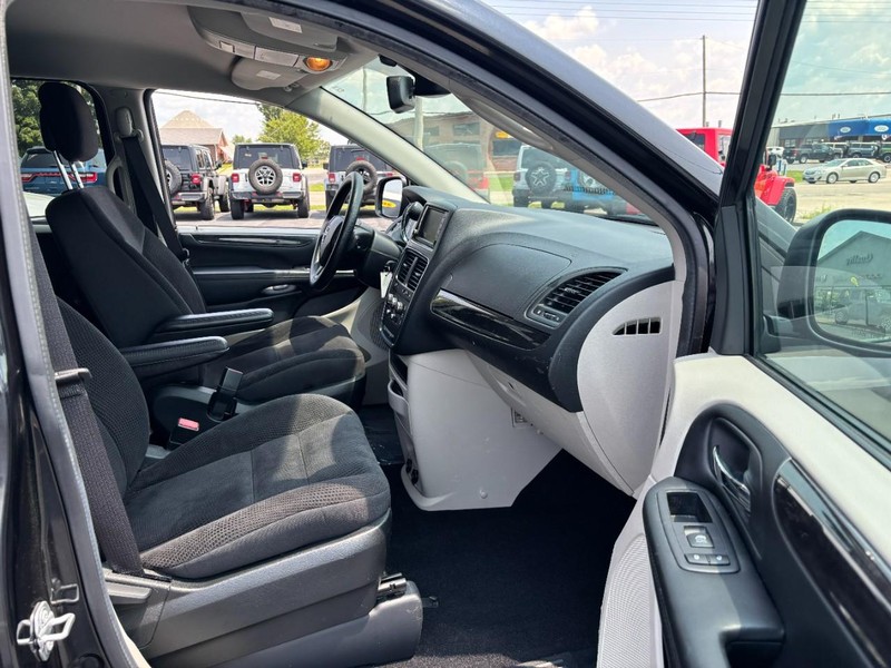 Dodge Grand Caravan Vehicle Image 11