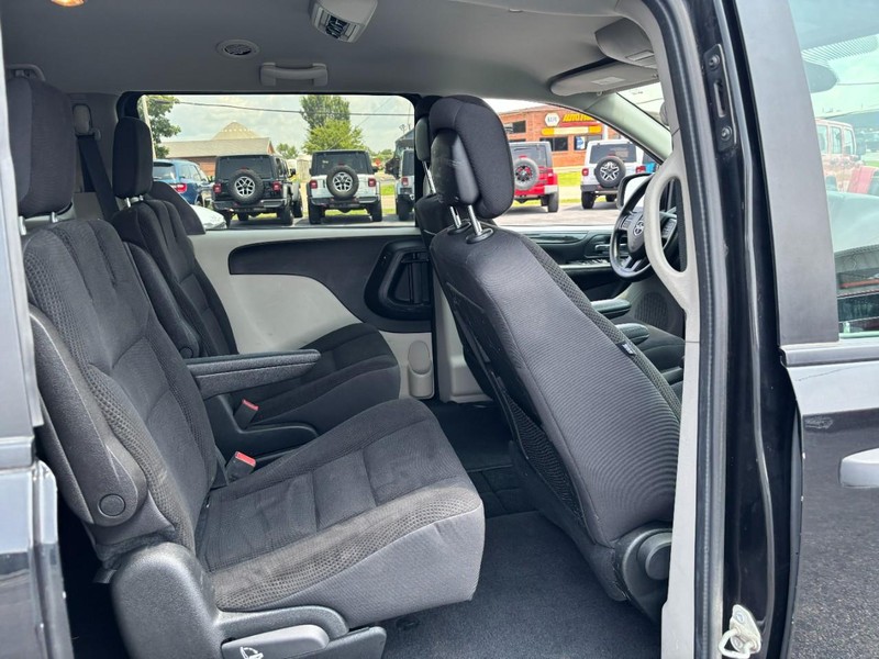 Dodge Grand Caravan Vehicle Image 12