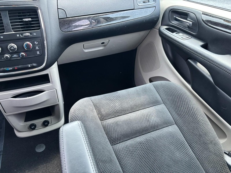 Dodge Grand Caravan Vehicle Image 16