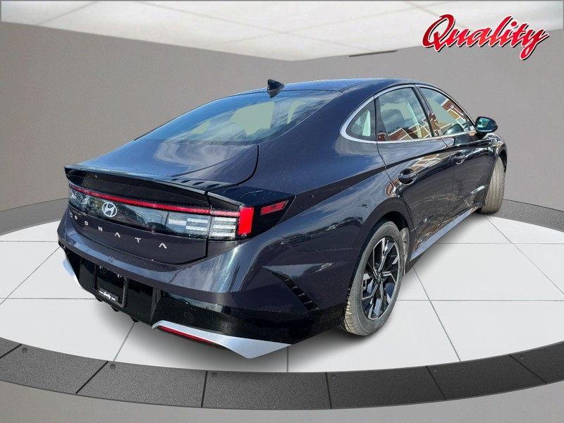 Hyundai Sonata Vehicle Image 03