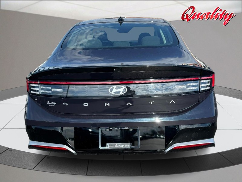 Hyundai Sonata Vehicle Image 04