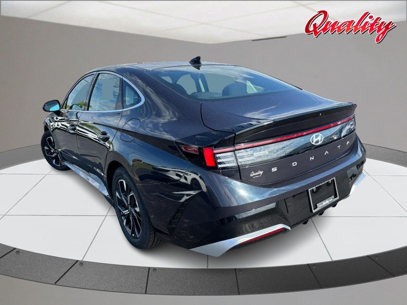 Hyundai Sonata Vehicle Image 05