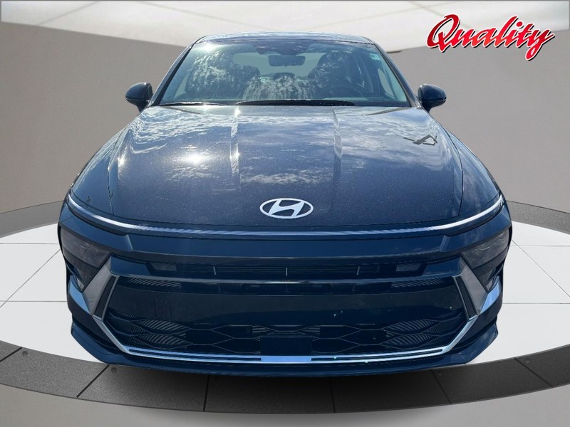 Hyundai Sonata Vehicle Image 10