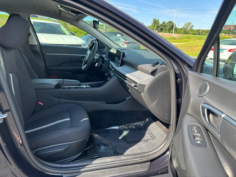 Hyundai Sonata Vehicle Image 11