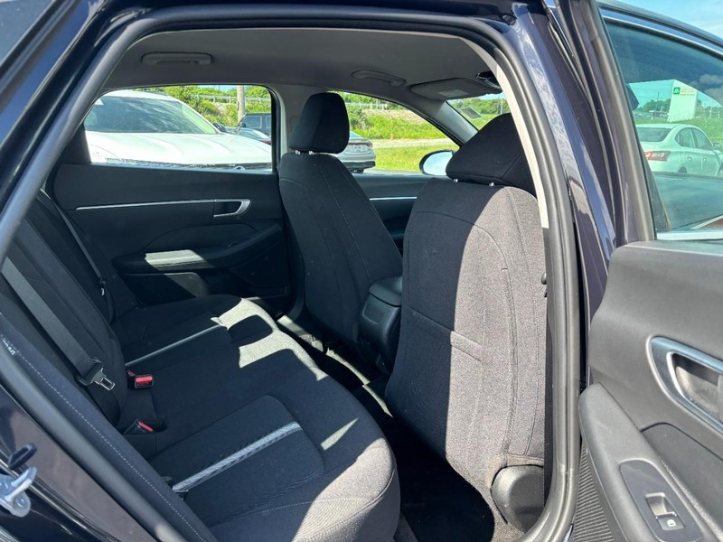 Hyundai Sonata Vehicle Image 12