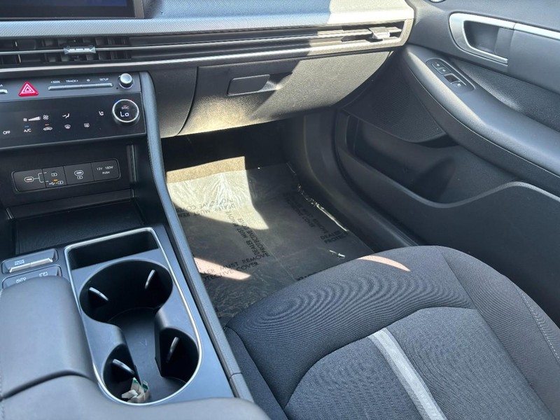 Hyundai Sonata Vehicle Image 16